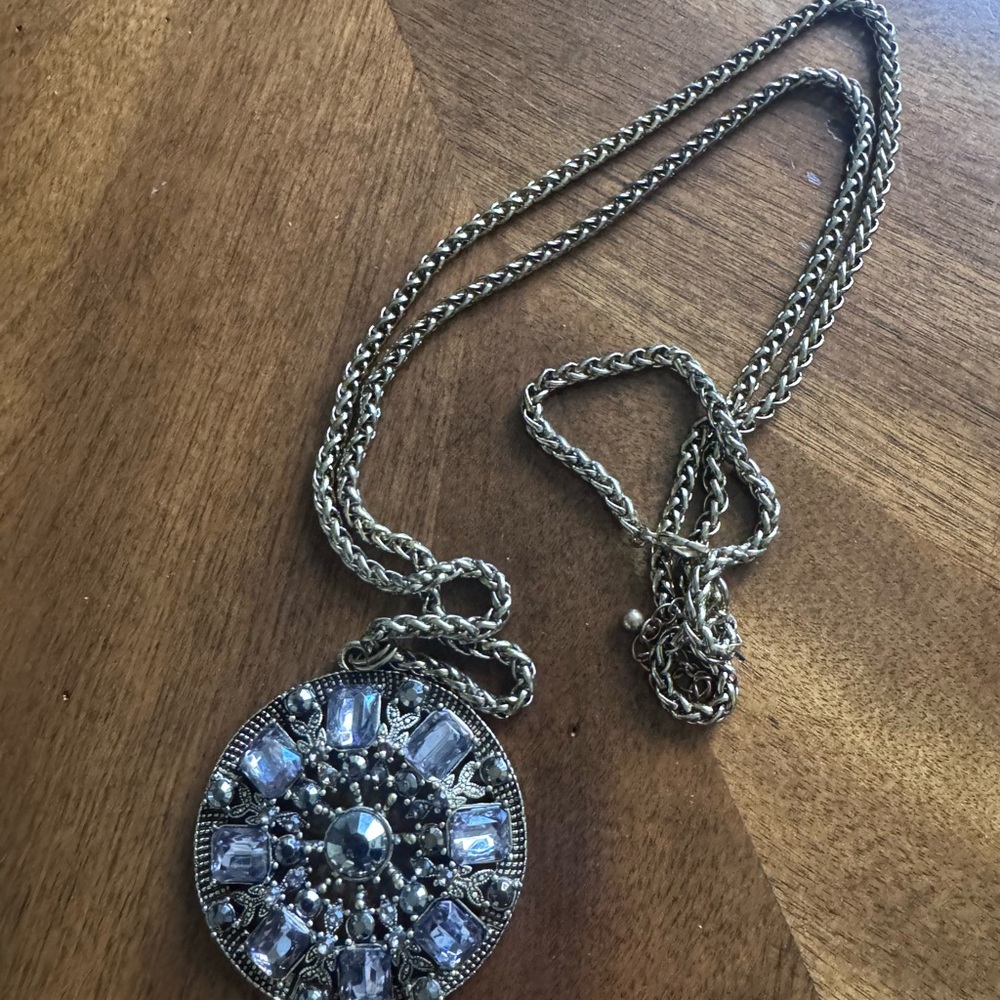 Vintage NH (Avon) rhinestone Pendant necklace Purple Crystals